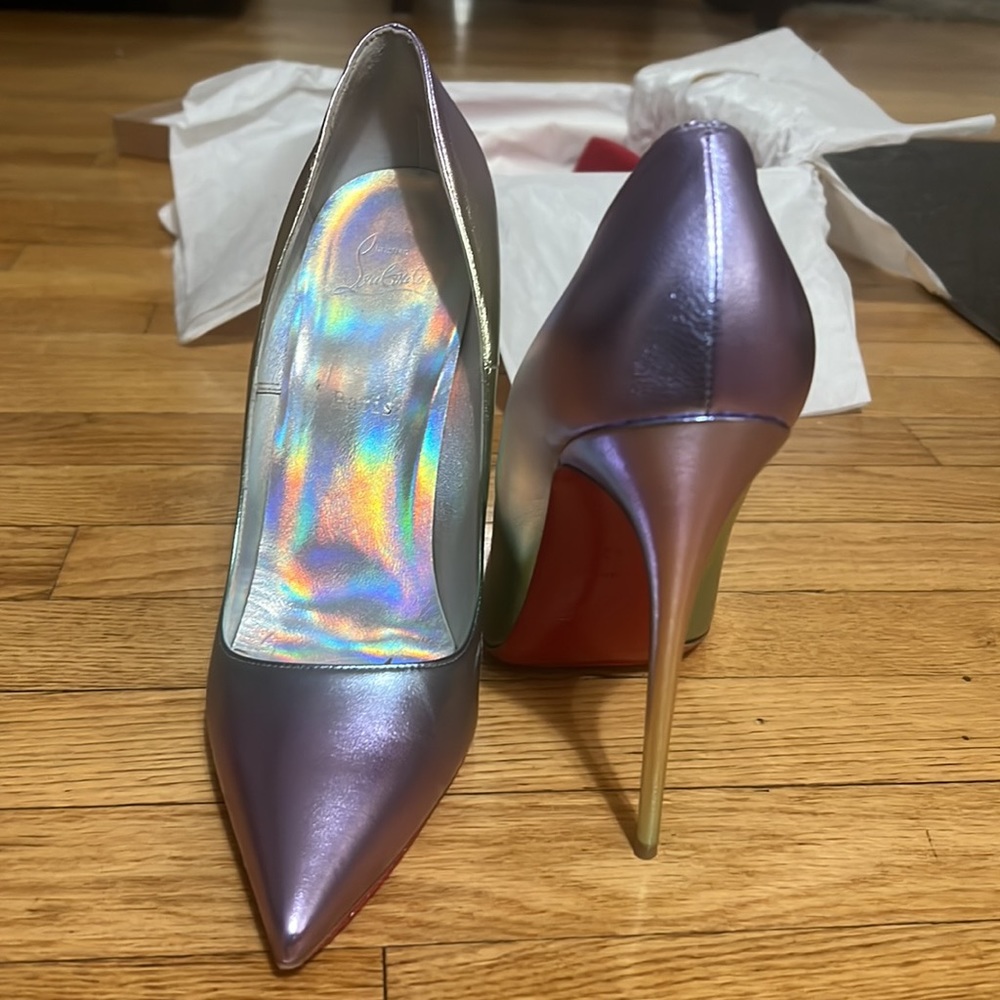 So Kate Ombré Pointed Toe Pump
CHRISTIAN LOUBOUTIN size 43 (13)
